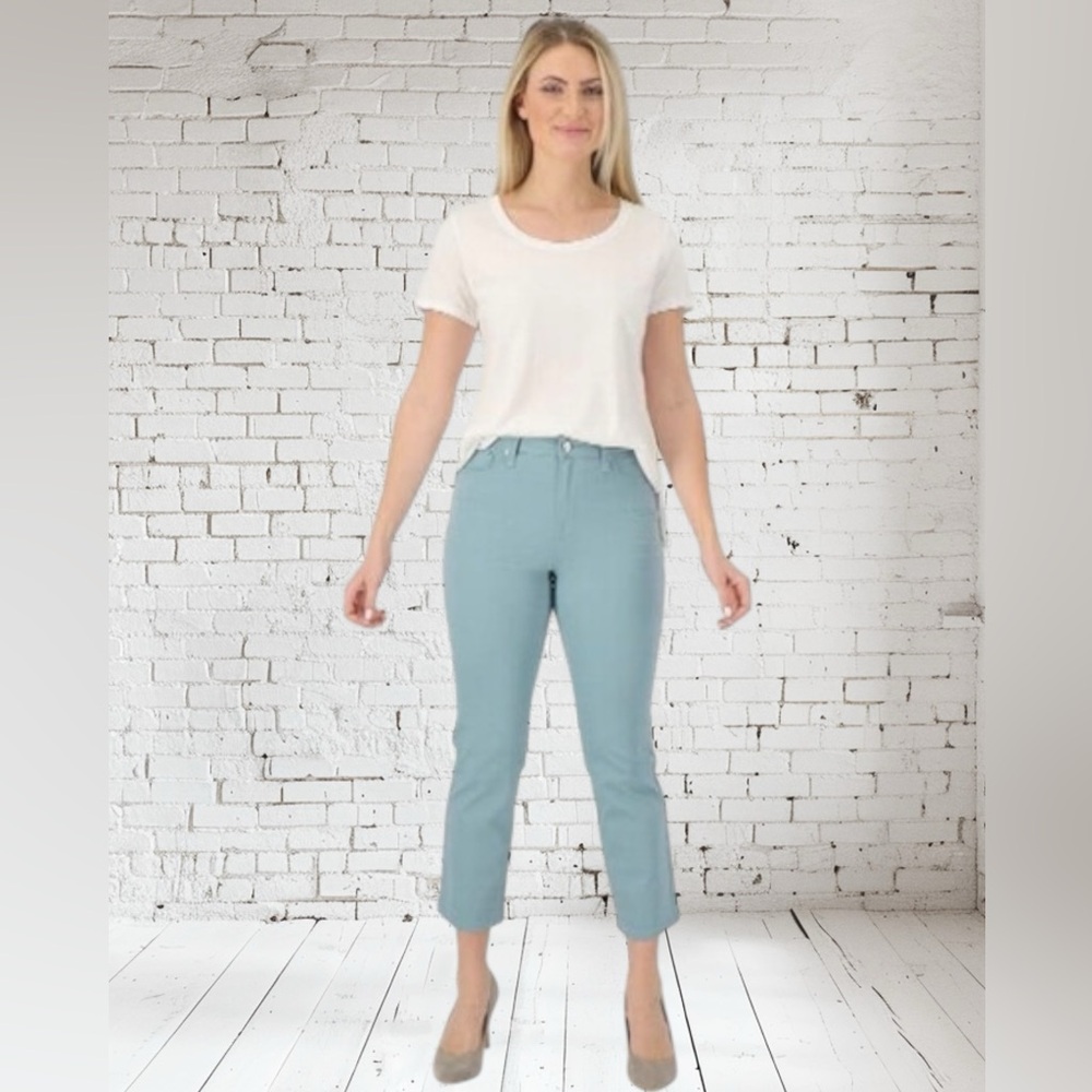 Laurie Felt Cropped Pants NWT • Sz 10 • Light Blue • Stretch Fit Breezy Style - Picture 2 of 8